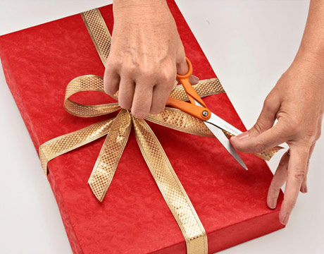 how-to-gift-wrap-11-1209-de